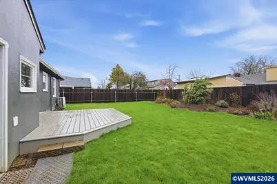 1084 24th St NE, Salem, OR 97301 - Photo 4