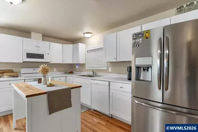 212 Picture St, Independence, OR 97351 - Photo 16