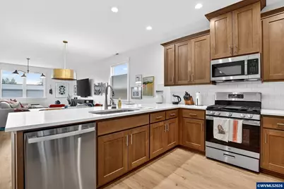 872 Laurel Pl, Silverton, OR 97381 - Photo 6