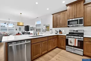 872 Laurel Pl, Silverton, OR 97381 - Photo 6