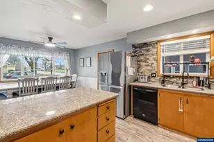 765 13th Av SE, Albany, OR 97322 - Photo 12