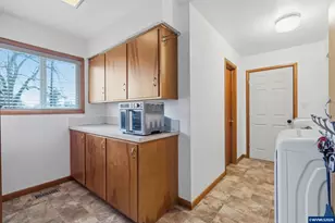 765 13th Av SE, Albany, OR 97322 - Photo 24