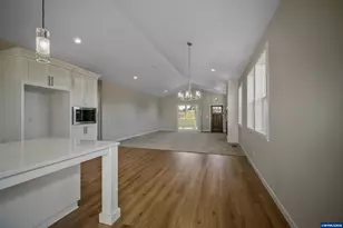 760 Emily Grace Ct SE, Salem, OR 97306 - Photo 24
