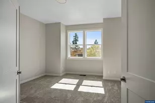 760 Emily Grace Ct SE, Salem, OR 97306 - Photo 8