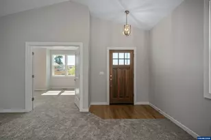 760 Emily Grace Ct SE, Salem, OR 97306 - Photo 8