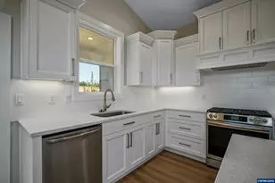 760 Emily Grace Ct SE, Salem, OR 97306 - Photo 20