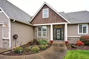 829 Pioneer Dr, Silverton, OR 97381 - Photo 2