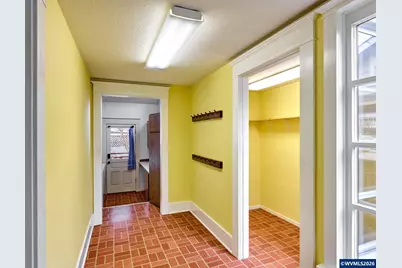 216 S James St, Silverton, OR 97381 - Photo 24