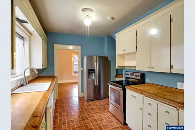216 S James St, Silverton, OR 97381 - Photo 10