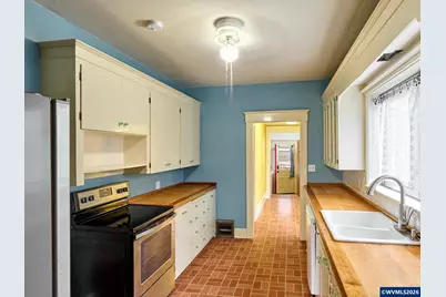 216 S James St, Silverton, OR 97381 - Photo 10