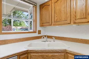 1907 SE Miller Ave, Dallas, OR 97338 - Photo 12