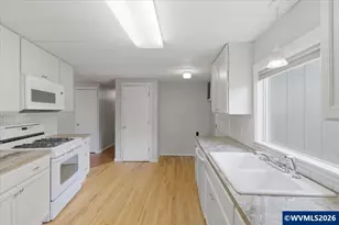 304 Moyer St, Brownsville, OR 97327 - Photo 14