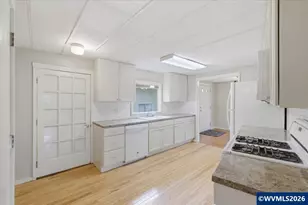 304 Moyer St, Brownsville, OR 97327 - Photo 12