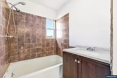 320 Juniper St, Sweet Home, OR 97386 - Photo 16