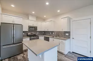 66 N 8th St, Lebanon, OR 97355 - Photo 4