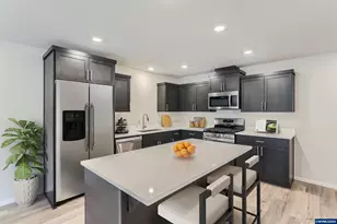 862 Sifuentez Ct, Woodburn, OR 97071 - Photo 6