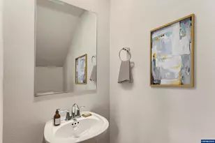 862 Sifuentez Ct, Woodburn, OR 97071 - Photo 10