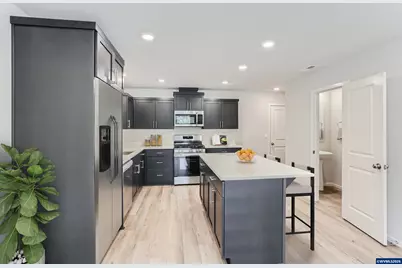 862 Sifuentez Ct, Woodburn, OR 97071 - Photo 4