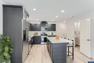 862 Sifuentez Ct, Woodburn, OR 97071 - Photo 4