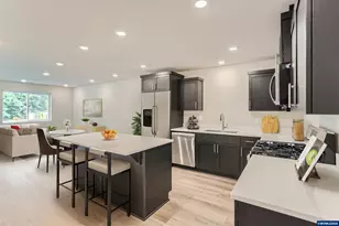 862 Sifuentez Ct, Woodburn, OR 97071 - Photo 2