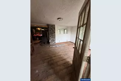 40121 Lacomb Dr, Lebanon, OR 97355 - Photo 2