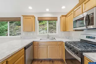 5627 Seeger Ln SE, Salem, OR 97306 - Photo 12