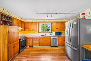 2355 Laurel Ave NE, Salem, OR 97301 - Photo 10