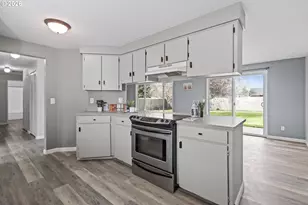 127 SW Poplar Ct, McMinnville, OR 97128 - Photo 8