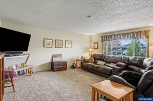 640 S Pershing St, Mount Angel, OR 97362 - Photo 6