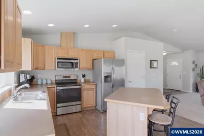 978 Meadows Ln, Jefferson, OR 97352 - Photo 10