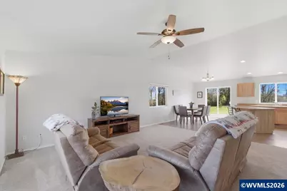 978 Meadows Ln, Jefferson, OR 97352 - Photo 6