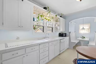 1098 E St NE, Salem, OR 97301 - Photo 18