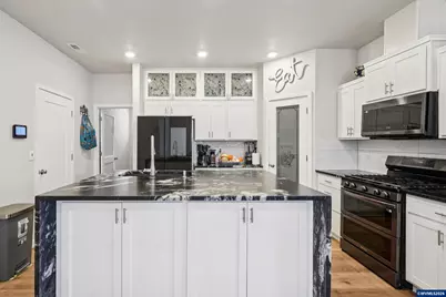 438 Greencrest St NE, Salem, OR 97301 - Photo 12