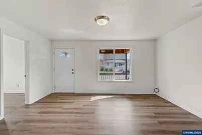 407 Jersey St, Silverton, OR 97381 - Photo 6