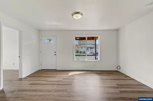407 Jersey St, Silverton, OR 97381 - Photo 6