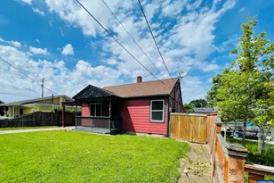 407 Jersey St, Silverton, OR 97381 - Photo 2