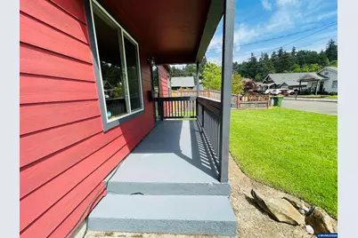 407 Jersey St, Silverton, OR 97381 - Photo 4