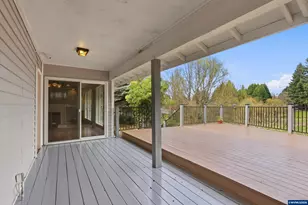 2055 SE Oak Crest Dr, Hillsboro, OR 97123 - Photo 8