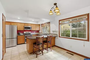 2055 SE Oak Crest Dr, Hillsboro, OR 97123 - Photo 12
