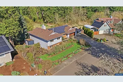 2055 SE Oak Crest Dr Dr, Hillsboro, OR 97123 - Photo 2