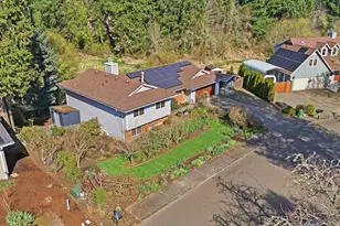 2055 SE Oak Crest Dr Dr, Hillsboro, OR 97123 - Photo 2