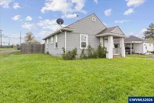 704 16th Av SW, Albany, OR 97321 - Photo 2