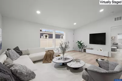 20983 Brentwood Ct NE, Donald, OR 97020 - Photo 4