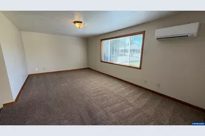 176-178 SE Lacreole Dr, Dallas, OR 97338 - Photo 10