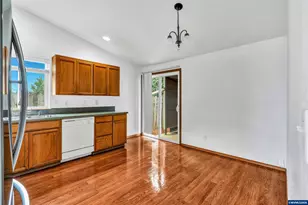 351 Elma Ct NE, Salem, OR 97301 - Photo 8