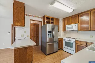 111 Madison St NE, Albany, OR 97321 - Photo 14