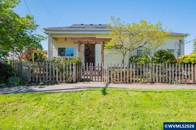 204 N 3rd St, Jefferson, OR 97352 - Photo 1