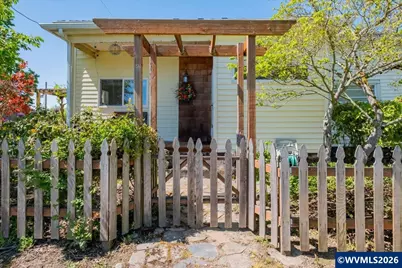 204 N 3rd St, Jefferson, OR 97352 - Photo 4