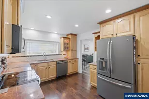 204 N 3rd St, Jefferson, OR 97352 - Photo 8
