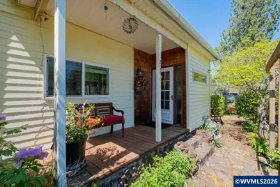 204 N 3rd St, Jefferson, OR 97352 - Photo 2